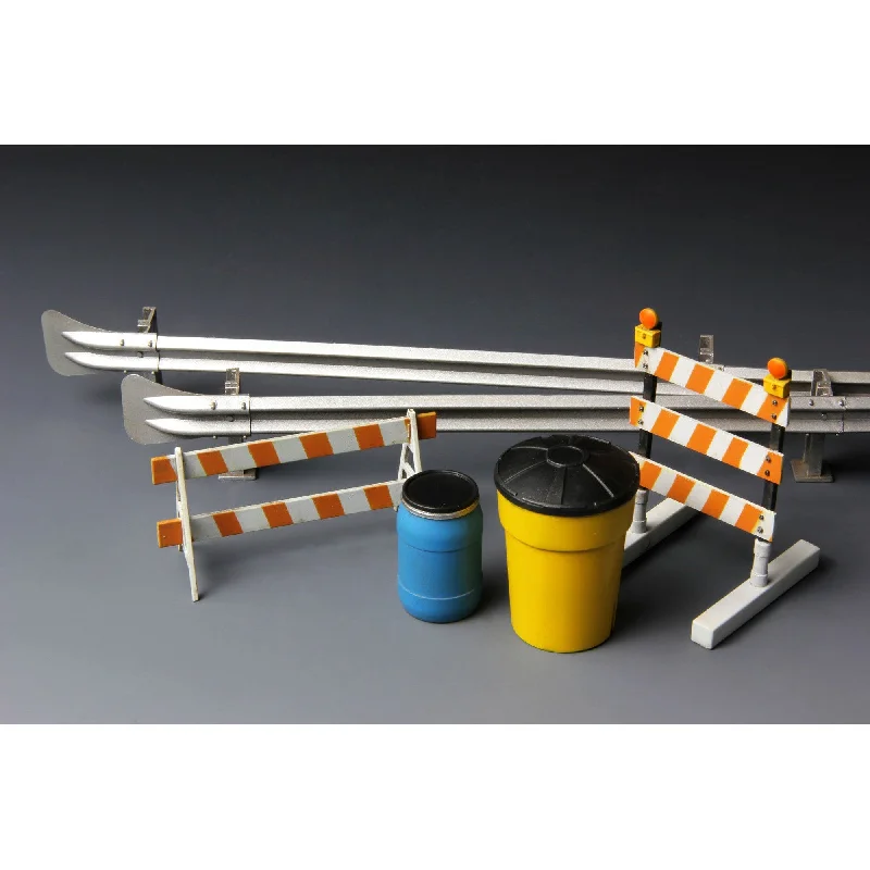 1/35 Barricades & Highway Guardrail